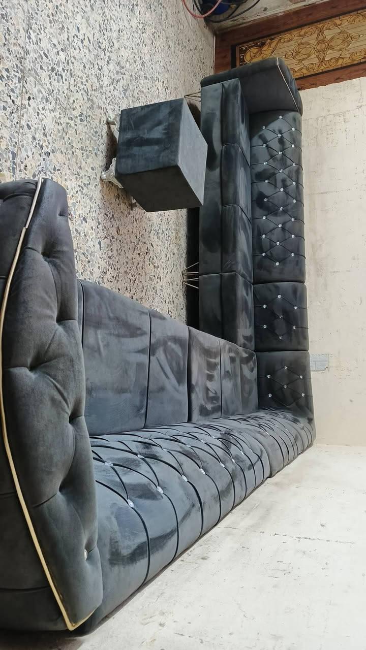 ديوان 10 مقاعد  نضيف جدا سعر 220 وبي مجال مكان بياع كو توصل بكروه رقم يوجد وتساب***********
