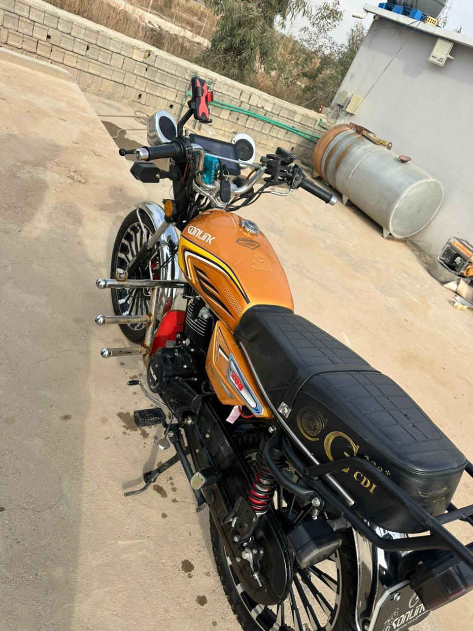 سيفان كامله اي نقص مابيها صارلها ٥ اشهر نزلت للشارع مكينه مكفوله مكانها ديالى الخالص
سعر ٧٥٠ وبيها مجال حك الجيه رقم صاحبها ***********
