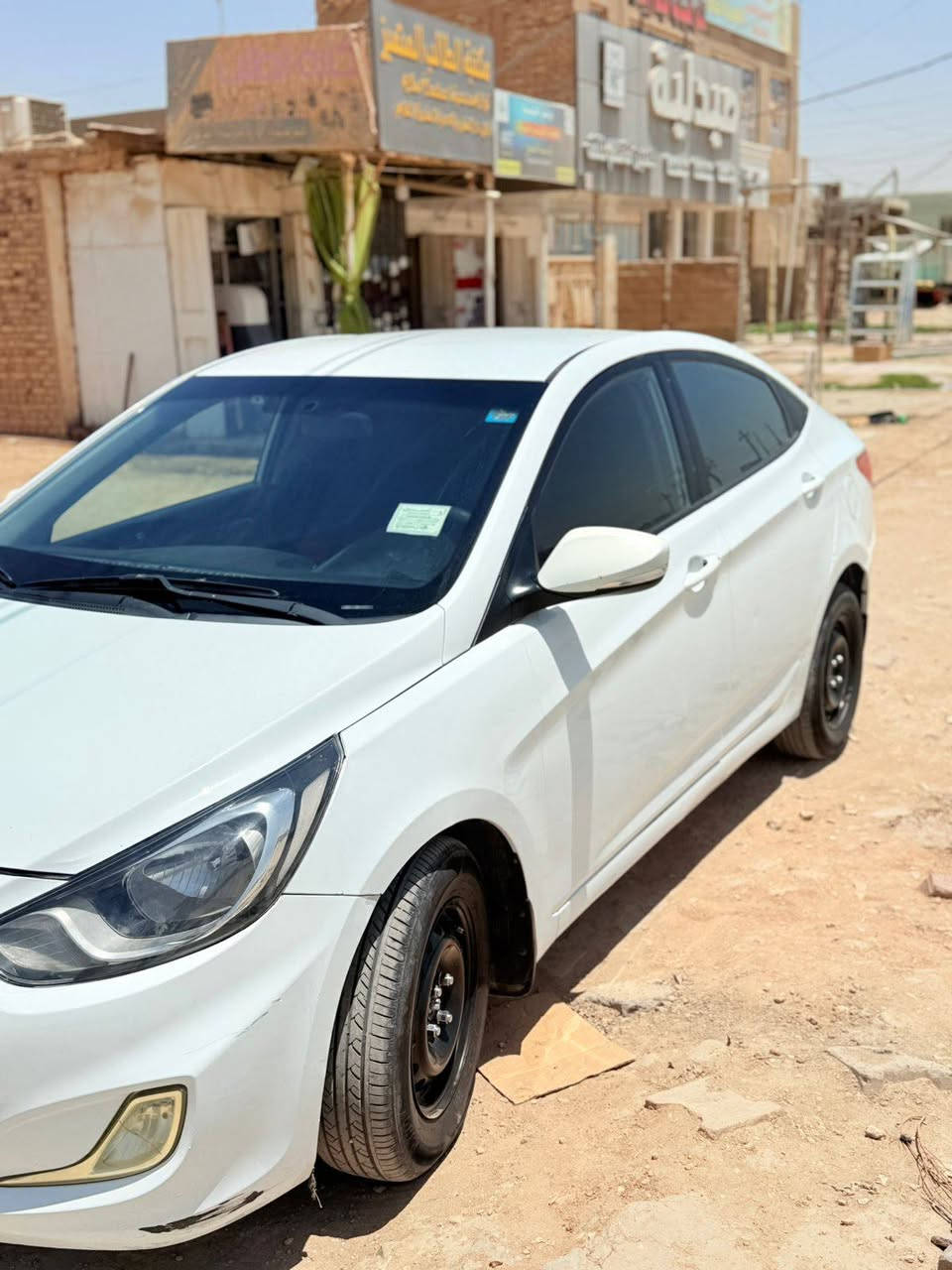 سيارة اكسنت 2014 للبيع مكفولة بس شويه رصعات للاستفسار الاتصال على ***********
