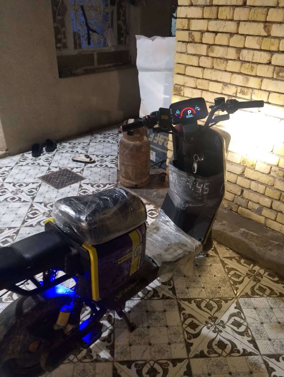 سلام عليكم دراجة شحن للبيع كاملة كولشي نضافة فول جديدة لايتات هورن اشاير نشرات بكلايت كولشي تشغيل عن بعد بصمة تشغيل كارت قفل عن بعد السرعة من 80 إلى 90 السعر 425 المكان البصرة قضاء المدينة للأسفسار أو الاتصال على الرقم ***********
