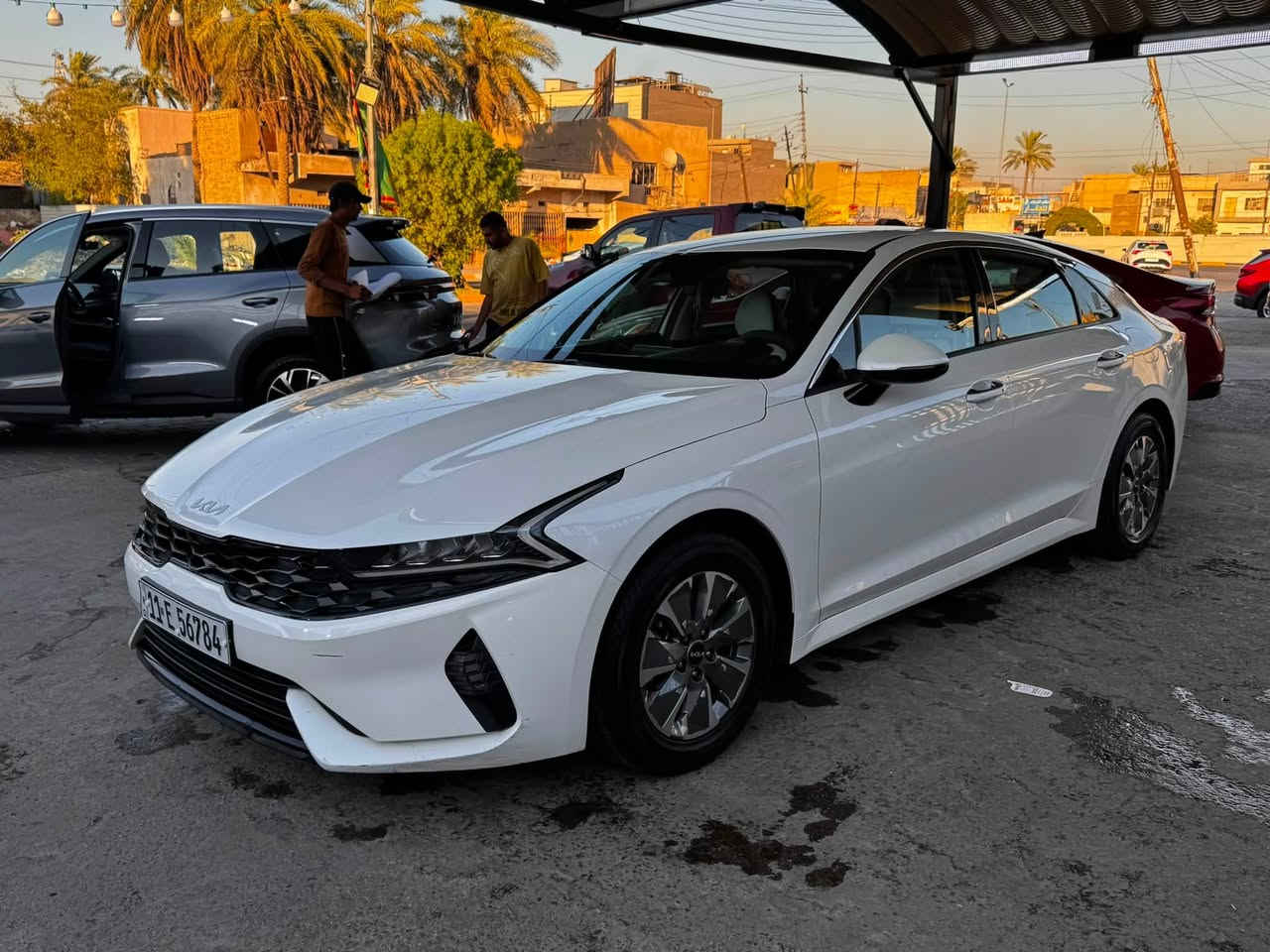 السلام عليكم من رخصة الادمن
🚘 كيا K5 HEV موديل 2023 للبيع 🚘

🔹 اللون: أبيض لؤلؤي
🔹 محرك هايبرد اقتصادي
🔹 ناقل حركة أوتوماتيك
🔹 شاشة وكاميرا خلفية
🔹 حساسات ركن  /  تحديد مسار/ قيادة ذاتيه 
🔹 تشغيل بصمة
🔹 مصابيح LED
🔹 سيارة نظيفة جداً واستعمال شخصي
📝 الملاحظات:
✅ مكانين بارد  
✅ السيارة بحالة جيدة وجاهزة للفحص.
📍 الموقع: بغداد / زيونة 
السعر : 180$ 
رقم : *********** واتساب موجود
