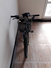 بايسكل جديد بس كان متروك والسعر 60الف. حجم 22. للتواصل. 07759074534