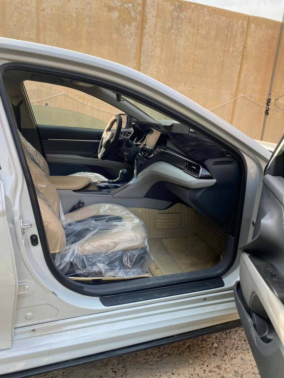 يا الله
السلام عليكم 
تيوتا كامري 2024
مواصفات se
تحكم ستيرن فول 
مسار سرعه 
شفتات 
اشاير بلمري 
لايتات زنون عالي ناصي 
كامره خلفيه 
كشن كهرباء 
وبعد هواي مواصفات 
بيع مستعجل 
السعر 180 وبيها مجال 
حادثها بنيد معمر نفسه وبيها مكانات بارد
رقم بغداد 
***********
