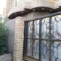 بيت للبيع حي الصحفين قرب فلكه القاضي طابقين الطابق الاول مبني ب ٢٠١٩ و...