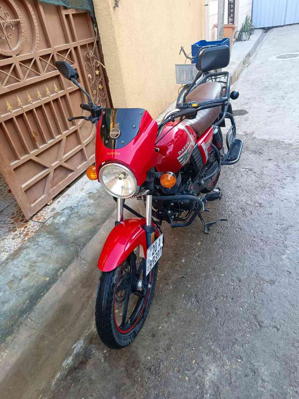 دايوان موديل 23 رقم ديالى انكليزي ماشيه 15 الف دراجه نضافه فول مكفوله من الشخط مكاني ديالى بعقوبه خرنابات ***********
