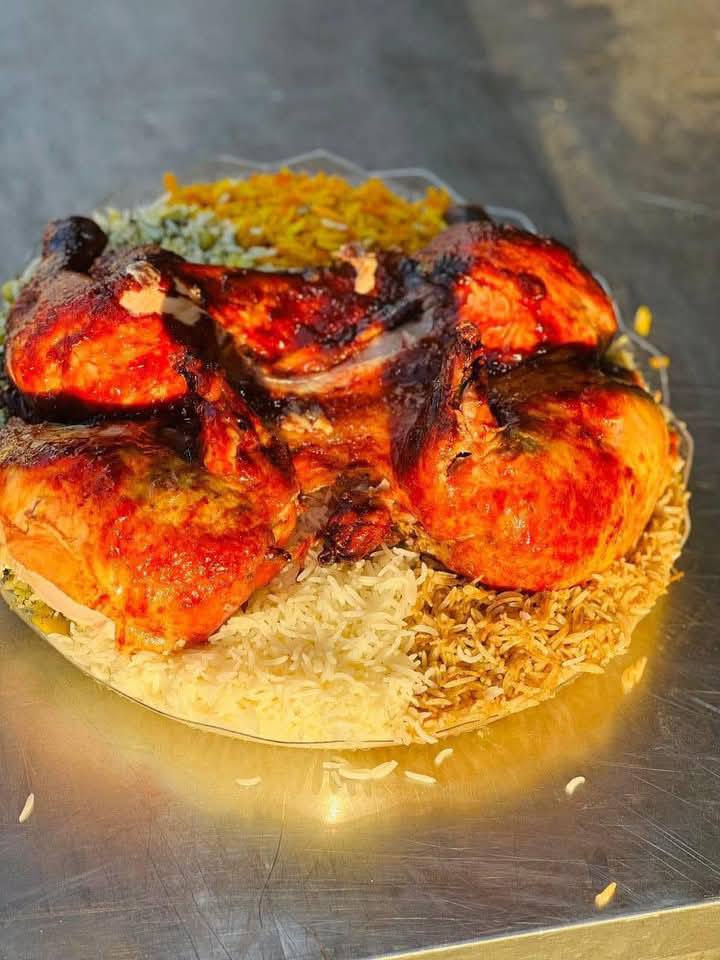 رمضان كريم علينا وعليكم 
المطعم مفتوح في رمضان من الساعه 2:30 
الى الفطور 
ويمكنكم الحجز من خلال مراسلتنا على الصفحه او على الارقام 
***********
***********
ومتوفر توصيل على الفطور 
دجاج ريدان الحريه الاولى بدايه شارع المختار
