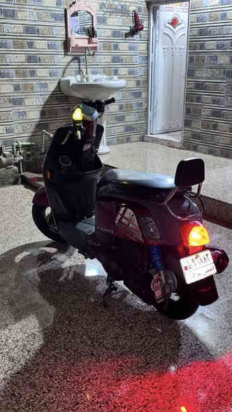 يا لله دراجة بوليس مسطرة موديل ١٣ دراجة خير من لله شرط الفحص وضمان كهربائيات شغالة من الطول لطول شلعة معدل دراجة ادريلة دهن ام زويل  وبانزين محسن ومنضف جويترا وتانكي مال بانزين يعني دراجة لعابه وخذه وين ماجان وخذ بية تراي وين ماتريد وبل عافية ع ياخذة سعرة مليون و٣٠٠ وبية مجال حك الجية وتددلون عنوانه ناصرية سوق الشيوخ رقم - ***********
