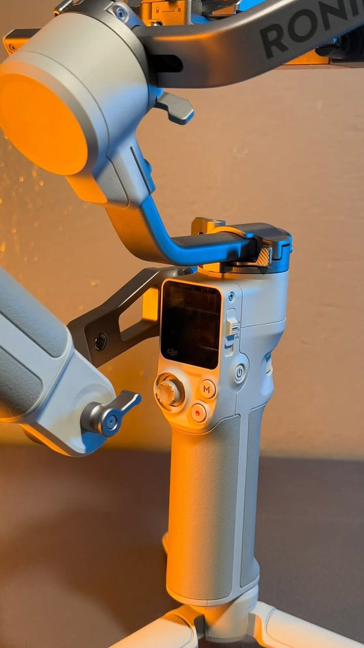 DJI RS4 Mini COMBO
رونين آر أس 4 ميني نسخة الكومبو 

يحتوي على  :-

- ذراع اضافية تتركب على الرونين
- كاميرا صغيرة تتبع ذكاء اصطناعي 
- توصالات تايب سي type C مزدوج عدد 2
- قاعدة ثلاثية الاذرع للتثبيت

إستعمال جديد كلشش 

 كما معروض بالصور وبعده بالباكيت مع الاكياس الخاصة بكل قطعه مالته النظافة 100٪

السعر خاص  

يتوفر توصيل لكافة العراق


**إذا كنت صاحب هذا الإعلان وتريد حذفه لأي سبب، رجاءا أرسل رسالة إلى الدعم الفني**