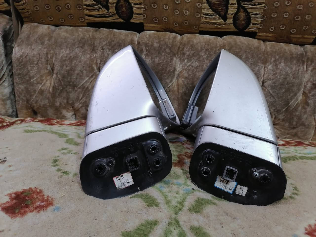 باقي عندي زوج مرايات وتك لايت جهه اليسار مال كارنز موديل ١٣ اصليات تفصيخ حاويه الي يريدهن يتواصل وات ساب *********** بسعر مناسب
