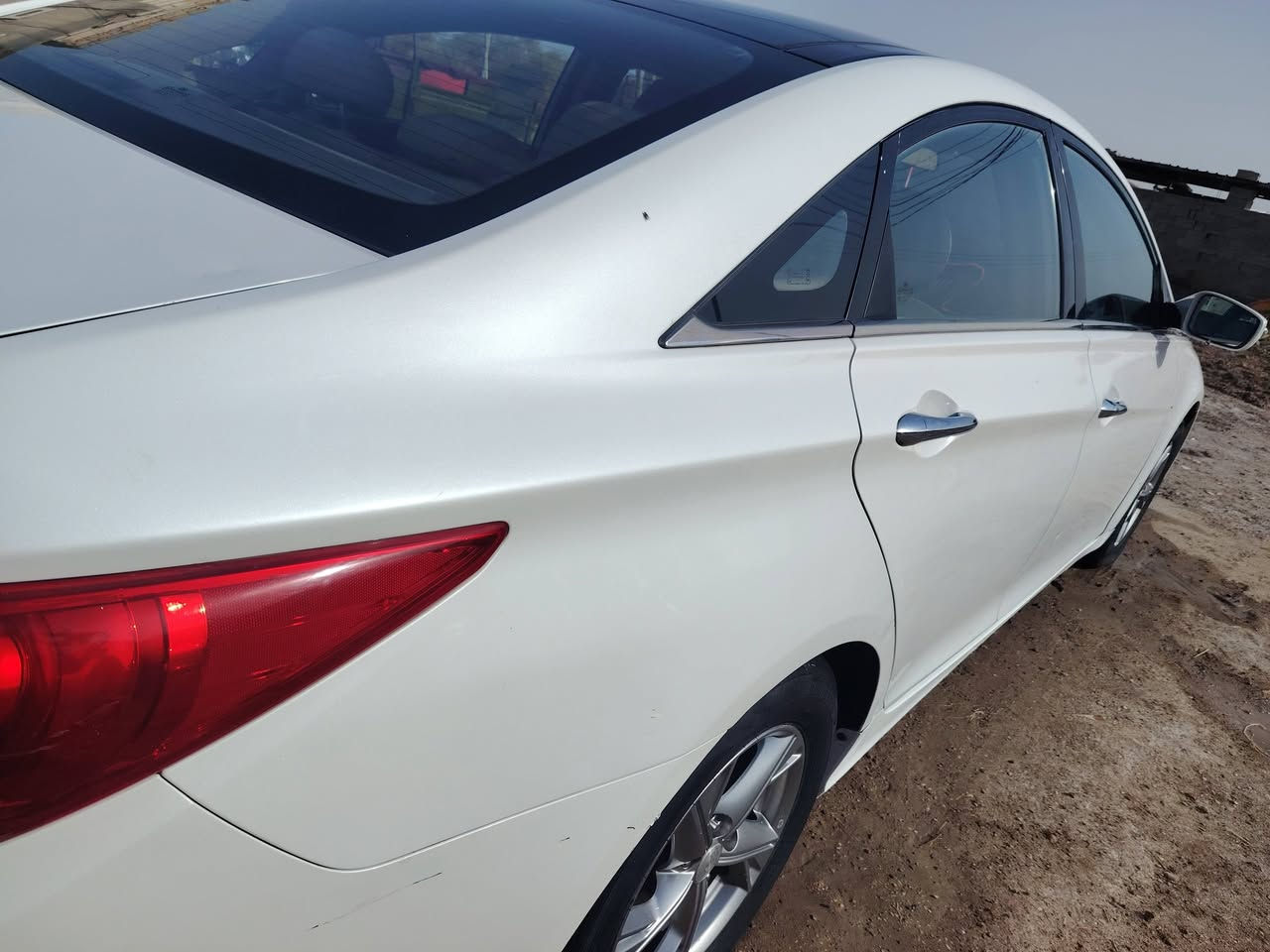 السلام عليكم سياره سوناتا 11خليجي 2400 مكفوله كفاله عامه تبديل جاملغ امامي فقط رقم بغداد انكليزي سنويه لل 27 بسمي السياره فول مواصفات واحد على واحد. بصمت أبواب بصمت تشغيل شفتات ستيرن تبريد امامي وخلفي كشنات كهربائي مري شفط  بنو رامه السعر 130 ورقه وبيه مجال رقم الهاتف  *********** /// *********** المكان ديوانيه
