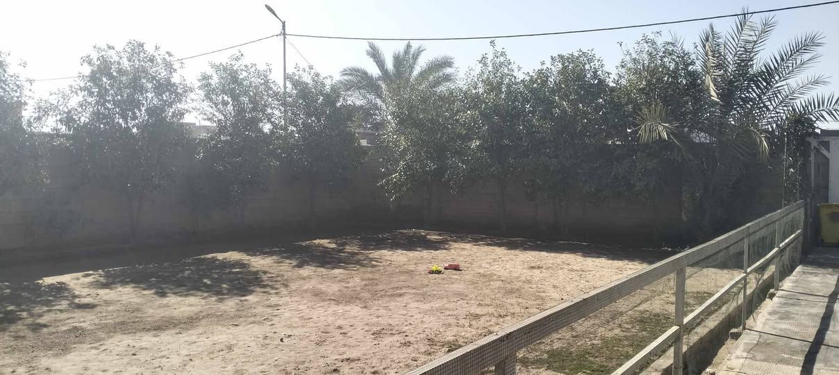 بيت للبيع في منطقة العقود المساحة 600م يتكون من استقبال + غرف عدد 2+مطبخ + صاله + صحيات خارجية +مخزن خارجية وكراج  
رقم الهاتف ***********
