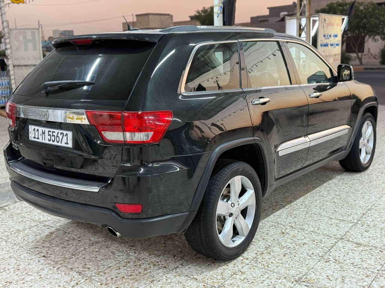السلام عليكم جيب لمتدد 2013 سعرها 138 ورقة رقم بغداد بسمي فوول مواصفات بيه بنيد معه جاملغات امامية بدون دواخل سيارة جديدة وجاهزة محرك كير مكفولات صدر امامي خلفي جديد تخم تاير جديد للاستفسار *********** السعر 138 ورقة مكان بغداد
