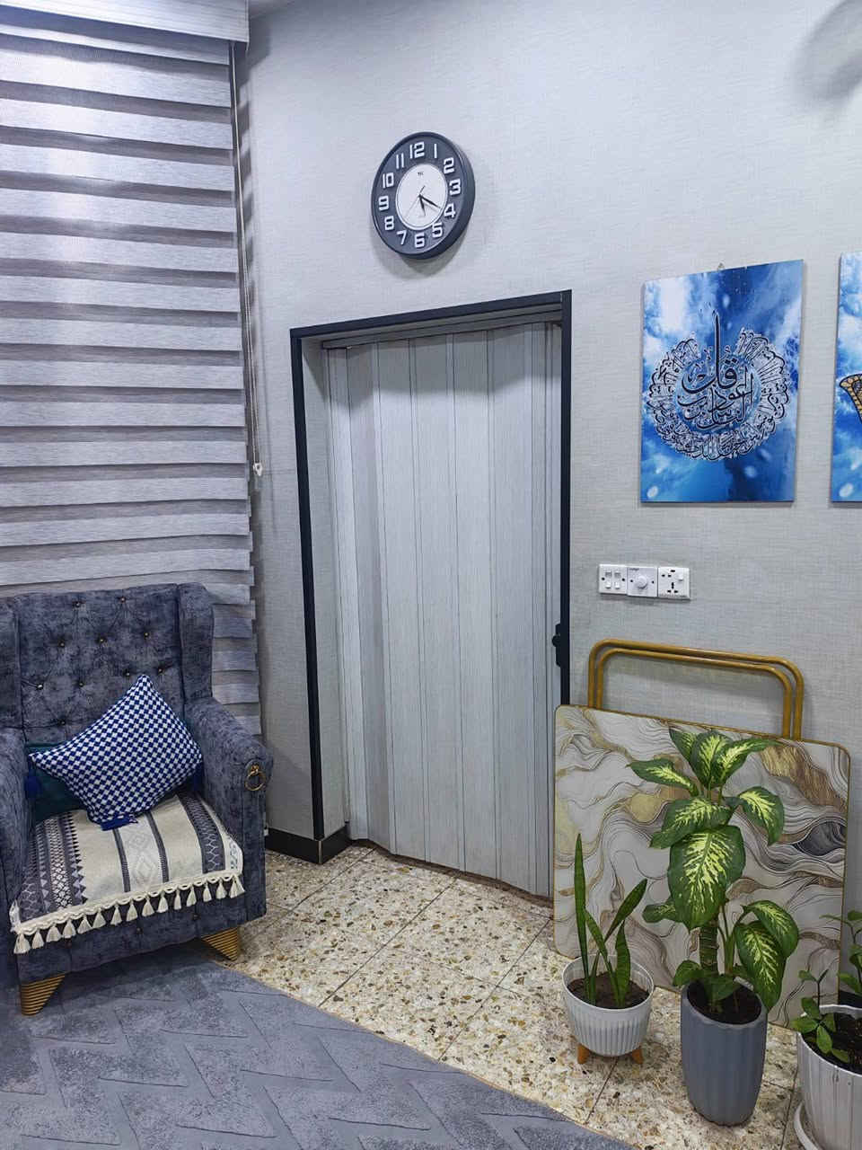 دار للبيع مساحه  50 متر
واجه 10 نزال 5 ركمغ
البناء سنة 2020
حتوي على 
الطابق الأرضي صالة ومطبخ وخدمات
الطابق الثاني غرفتين نوم
الطابق الثالث غرفة كبيرة مفتوحة
موقع حي الجهاد الشارقه
للتواصل واتساب/***********
