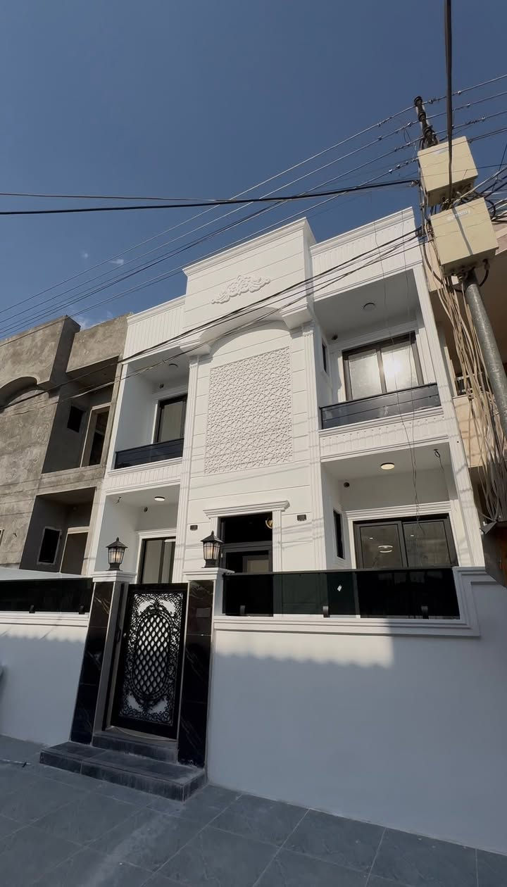 خاني بو فروتن اسفل زركا 
مساحه 150 متر 
واجيهه غرب 
صفر فول فول 
سعر 17.30$
***********
***********
