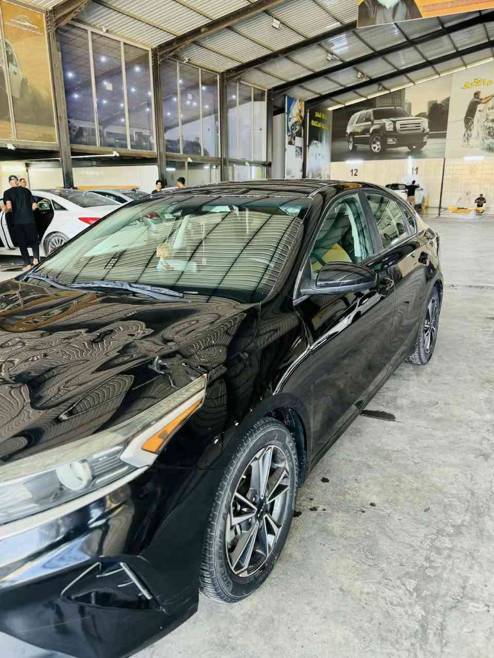 سلام عليكم
عندي سيراتو مديل ٢٢ 
حادثه بنيد وراجع نفسه 
ماشيه ٤١ وقابل للزياده 
سعره ١٤٧ وبيه مجال 
مكان سياره نجف 
مكلف بلنشر 
رفم صاحب السياره 

‭٠٧٨٠ ٧٧١ ٠٠٩٣‬
