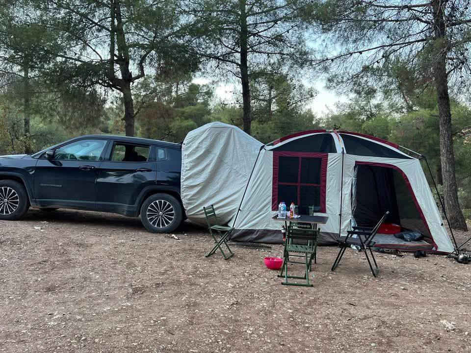 خيمه عائلیة كبیرة بتصمیم كلش حلو  تنشد بسياره قیاس طول 3 متر و10 و عرض2 متر و10 سانتيم وارتفاع 2 متر  یتكون من غرفتین وتكدر تفصل بینها یصیر غرفة كبیرة  ویا كاعیة و سقف طبقتین وبیها شبابیك كل شباك بیها ناموسیة  السعر 110 الف  متوفر توصیل لکل محافظات ٥ الف ***********  بی واتساب
