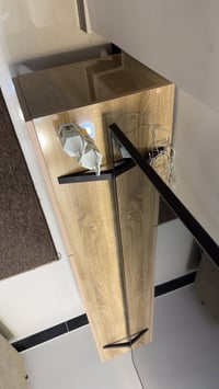 ميز تلفزيون • ١٧٥سم • بأرجل٥٠