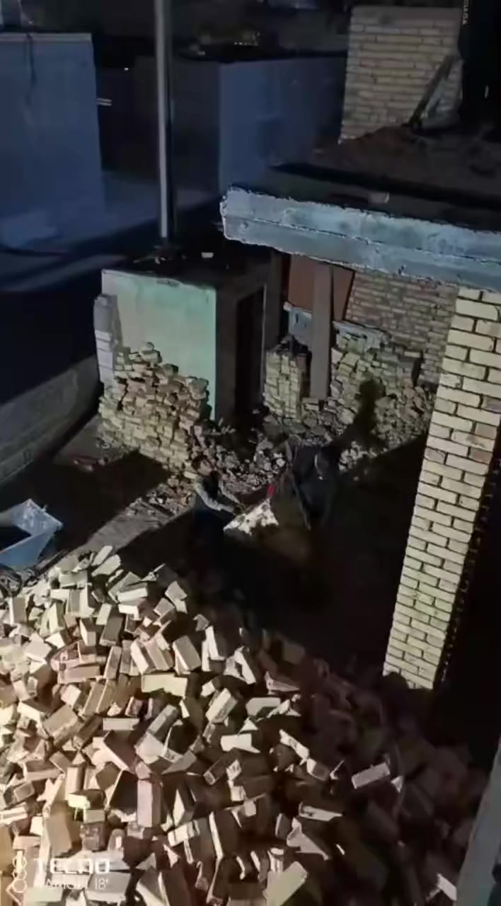 سلام عليكم شباب ونج سماوي للبيع مابي اي نقص شغال ويا 3عرباين الماطور مالته 16حصان التفاصيل
ماسنجر و***********
