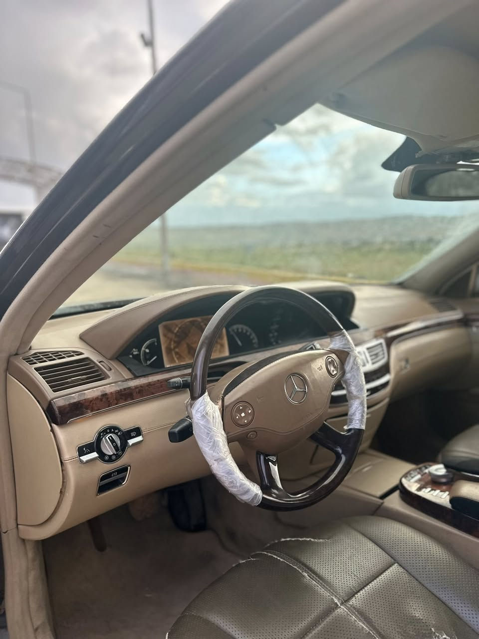 mercedes s65 amg v8
مارسیدز s65 مۆدێل (٢٠٠٨)
سەیارەکە ساخەو دووبەیە
کۆدی بۆ کراوە
سەیارەکە فولە 
نرخ(٥٣)مەجال
بۆ زانیاری زیاتر  پەیوەندی بکە بە(***********)
