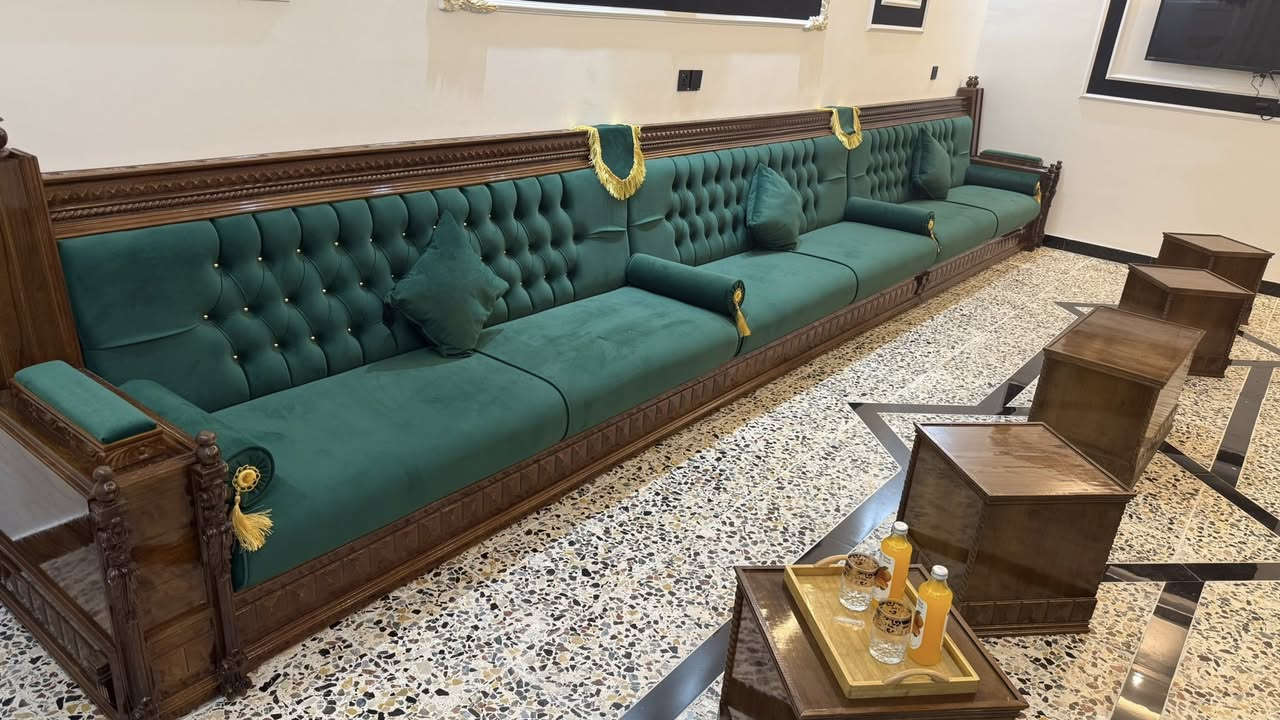 مو كل أثاث يليق ببيتك…
لأن بيتك يستحق مستوى أعلى ✨ 

تخم ديوان قنفات بتصميم فاخر، 
تفاصيله تحجي عن ذوقك قبل لا تتكلم 

راحة استثنائية + خامات مختارة بعناية 
للي يعرف الفرق بين “عادي” و “راقي” 

هذا مو مجرد ديوان… 
هذا قطعة تعكس شخصيتك 👌 
️ ✔️خامات فاخرة تعيش وياك سنين
✔️ ألوان ترند تناسب كل ذوق
✔️ تنفيذ مرتب يليق ببيتك

إذا تريد بيتك يصير “ستايل مختلف”
راسلنا خاص كلمة (ديوان) ونختار لك الأنسب 👇
معمل مون
#اثاث_فاخر  #ديكور_راقي_ديكور_مميز_ديكورات_فخمة


**إذا كنت صاحب هذا الإعلان وتريد حذفه لأي سبب، رجاءا أرسل رسالة إلى الدعم الفني**