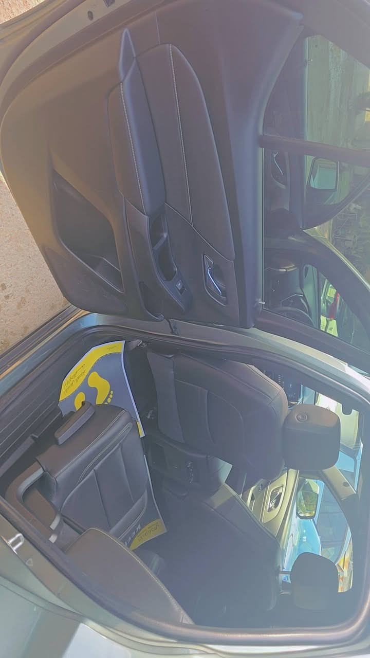 شوفر ترافيرس موديل ٢٣ فئة lt سبعه راكب محرك ٦ للأستفسار الاتصال 
***********
