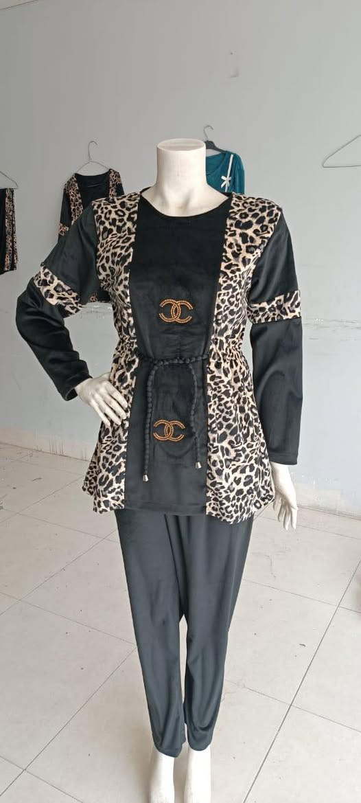 "شتاء دافي… وراحة تلامس القلب 🤍
بيجامات نسائي شتوي بخامة ناعمة تدفّي وتدلّع."
🔥🧸
"دلّعي نفسك بهالشتا 🧣
دفا، نعومة، وأناقة بكل تفصيلة."
🤍❄️
"لما البرد يقسى… بيجاماتنا تحتضنك 🤍
راحة ما تنوصف."اسعار تنافسية
جميع المقاسات متوفرة m l xl xxl
كمية محدودة اطلب الان
يوجد توصيل كافة المحافظات
***********
متوفر جملة مفرد
