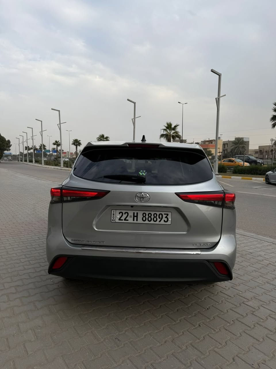 هايلندر ٢٠٢٢
ماشية ٣٤ الف مايل 
حادثهة سرقة بدون ايرباك 
سبعة راكب 
فول عدة الفتحة
السيارة كلين تايتل صور الحادث موجوده او هية مو حادث مجرد سرقة بدون ايرباك رايدها اب 280$ 
للتواصل:***********
او.          : ***********
