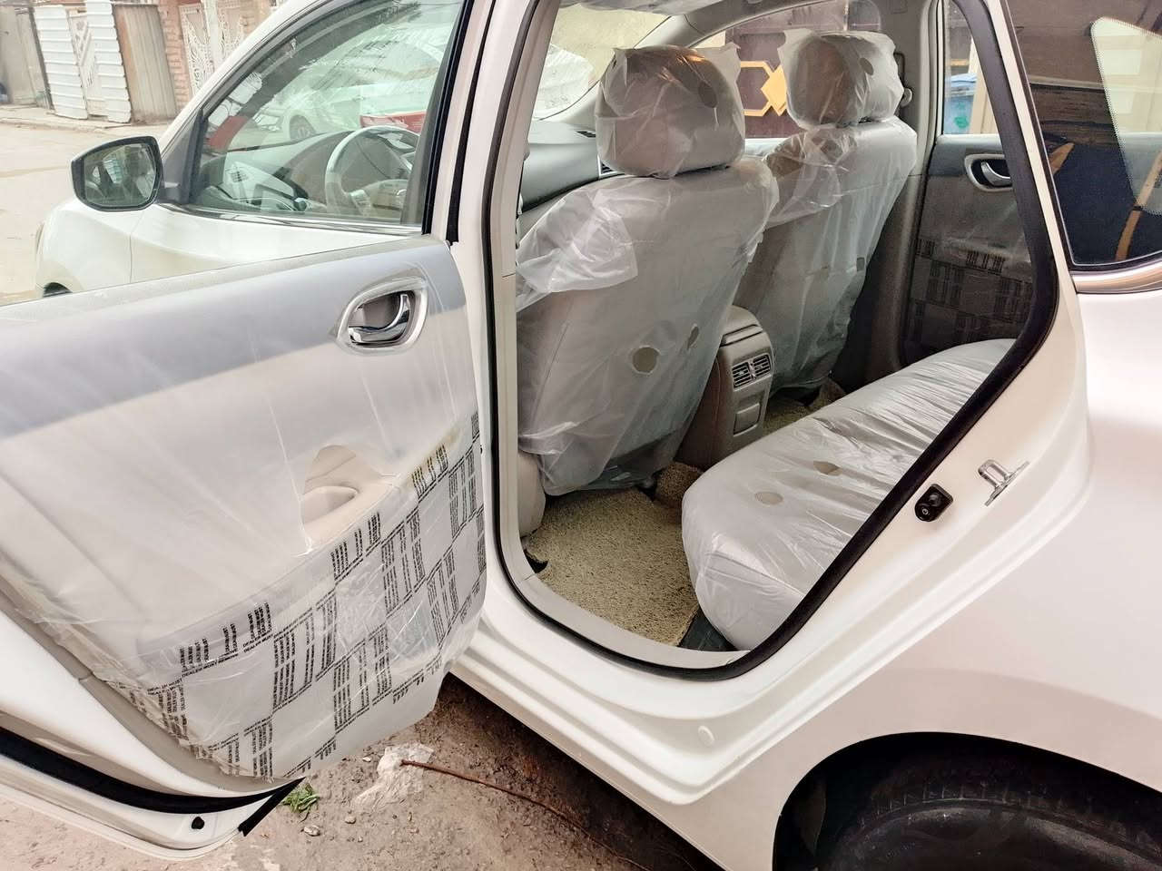 للبيع نيسان سنترا ياباني 
للبيع نيسان سنترا ياباني موديل 2020 كفالة عامة خليجي لسيارة رقم أربيل تحويل باي وقت كير مكينه بدي كلة كفالة تبريد قطعتين شاشة كامرة حساس خلفي تحكم جهتين ماشية 99 الف تخم تاير جديد صدر نضافة 100/1000  مكان البياع حي الرسالة الثانية للاستفسار الاتصال او واتساب متواجد *********** السعر 125 وبيها مجال
