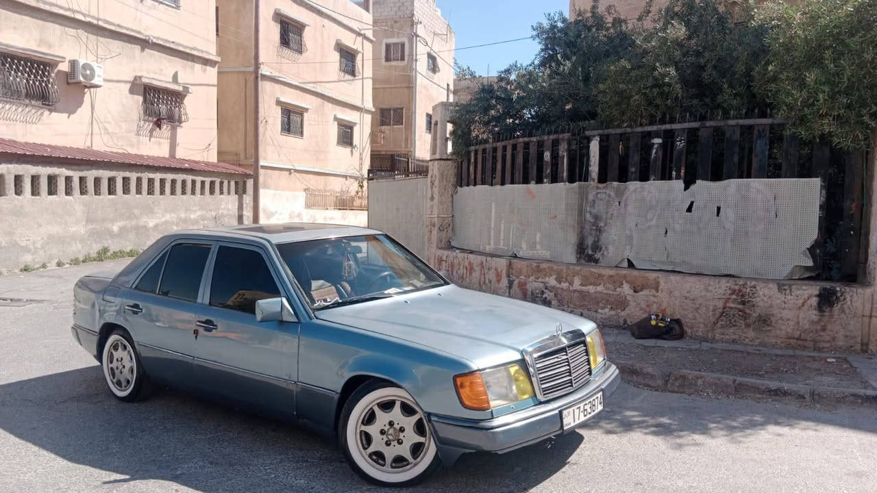بسم الله الرحمن الرحيم سياره للبيع مرسيدس بطه لون ازرق سماوي موتور 2000 اسود جير عادي موتور وجير عالفحص مرخصه ومؤمنه كونديشن سانتالوك باور ستيرنج قزاز عالكهرباء جنط المنيوم مميز كهربائيات كل شيء فيها شغال مشيتها حلوه سياره بالصلاه على النبي والله يبارك لصاحب النصيب وسعر 1850 قابل للتفاوض بشيء بسيط العنوان الرصيفه اي استفسار ثاني على الرقم0788489272


**إذا كنت صاحب هذا الإعلان وتريد حذفه لأي سبب، رجاءا أرسل رسالة إلى الدعم الفني**