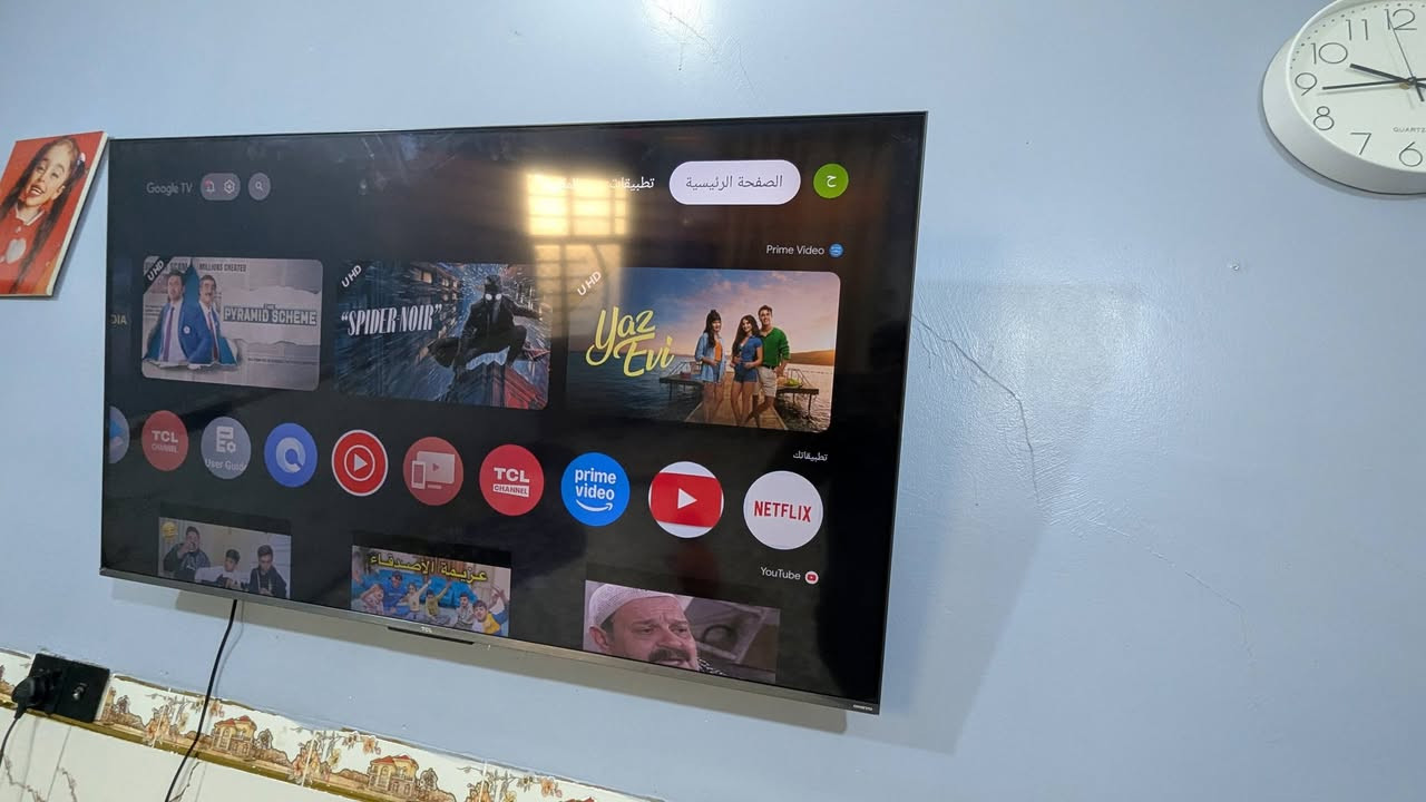 المواصفات الكاملة لتلفزيون TCL 55C735: [1, 2]
📺 الشاشة وجودة الصورة

نوع الشاشة: QLED (Quantum Dot) لألوان غنية وواقعية.

حجم الشاشة: 55 بوصة.

الدقة: 4K Ultra HD بدقة 3840 × 2160 بكسل.

معدل التحديث: يدعم 144 هرتز (VRR) لمنع تمزق الصورة.

تقنيات الصورة: Dolby Vision IQ و HDR10+ و HLG لتحسين التباين.

معالج الصورة: معالج ذكي يدعم تقنية تتبع الحركة MEMC وسلاسة العرض. [1, 2, 3, 4, 5, 6, 8, 9]

🎮 ميزات الألعاب (Game Master)

المنافذ: منافذ HDMI 2.1 تدعم دقة 4K بمعدل 120Hz/144Hz.

تقنيات المزامنة: FreeSync Premium من AMD لتقليل تأخر المدخلات (Input Lag).

وضع الألعاب: ميزة ALLM (وضع زمن الانتقال المنخفض التلقائي) وبار الألعاب الخاص (Game Bar). [1, 2, 4]

🔊 الصوت

النظام الصوتي: مجهز بنظام سماعات من شركة Onkyo العالمية.

القدرة الصوتية: 20 واط (10W × 2).

تقنيات الصوت: Dolby Atmos و DTS-HD لتجربة صوت محيطي وسينمائي. [1]

🧠 النظام والذكاء الاصطناعي

نظام التشغيل: Google TV المطور مع إمكانية الوصول لمتجر التطبيقات والمنصات (Netflix, YouTube).

التحكم الصوتي: يدعم المساعد الصوتي الذكي (Google Assistant) والتحكم بدون استخدام اليدين.

المشاركة الذكية: مدمج به Chromecast ودعم Apple AirPlay 2 للمشاركة المباشرة من الهاتف. [1, 2]

⚙️ العتاد والاتصال

الذاكرة: 3 جيجابايت رام (RAM) مع ذاكرة تخزين داخلية 32 جيجابايت.

التوصيل: واي فاي ثنائي النطاق (2.4G/5G) وبلوتوث إصدار 5.0.

المنافذ: 4 منافذ HDMI ومنافذ USB. [] سعر400الف مكاني بغداد وره سيطرت الشعب شاشه فقط اكووصخ فوك مامبين ابد باقي مكفول


**إذا كنت صاحب هذا الإعلان وتريد حذفه لأي سبب، رجاءا أرسل رسالة إلى الدعم الفني**