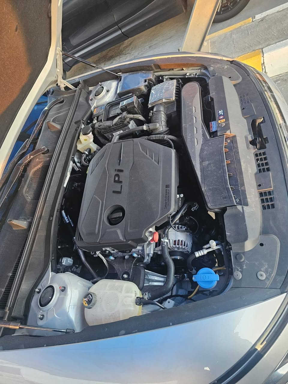 السلام عليكم للبيع سوناتا للبيع موديل 2026  ماشيه 750 كيلو محرك غاز فقط سعر 185 وبيه مجال مكان واسط#الصويرة ***********
