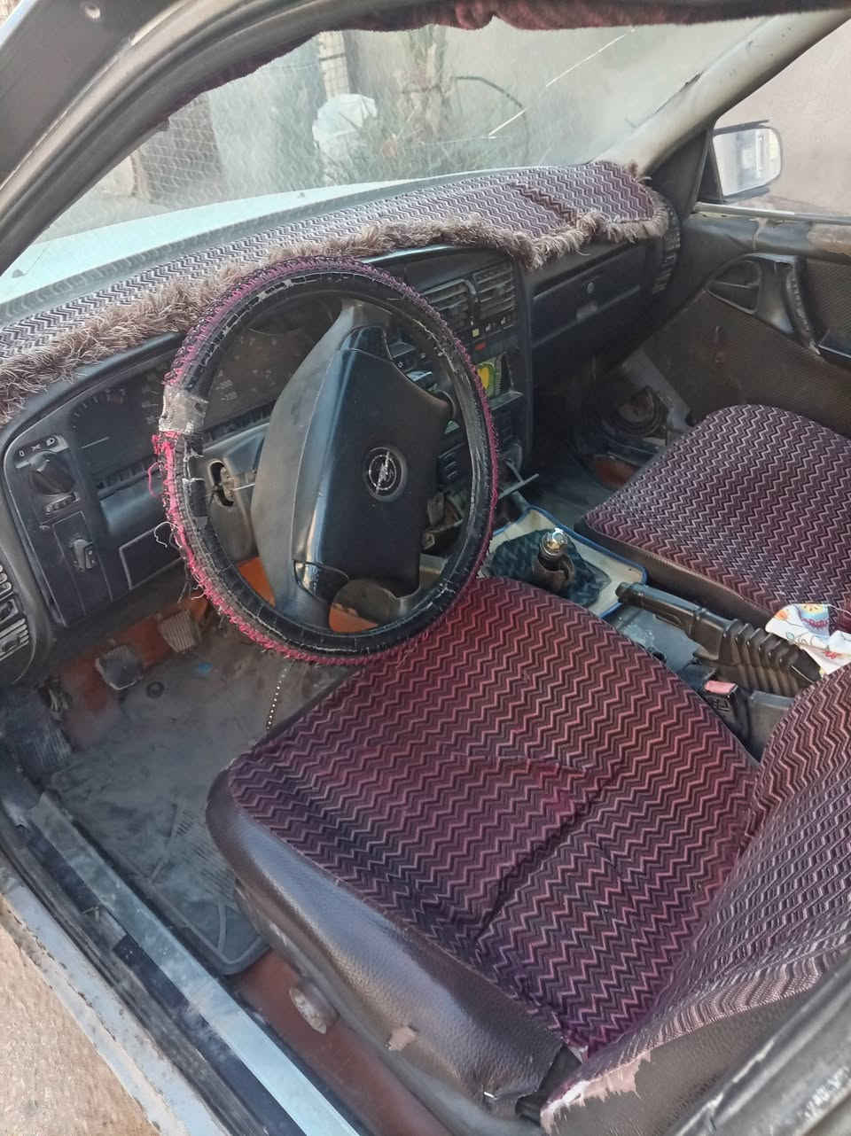 السلام عليكم ورحمة الله وبركاتة اخوان سياره اوبل اوميكا ديالى طرف ثالث مكينه 2400 شرط السعر 14الاتصال عل الرقم *********** المكان ديالى بعقوبه
