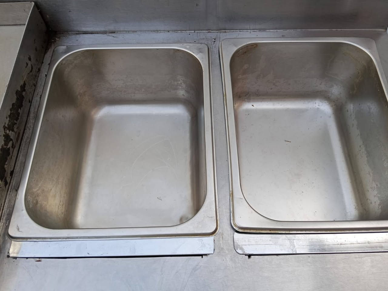 شواية بركر وقلاية حوضين كلها بقطعه وحده غازيه
قياسه 120*65 والارتفاع 90
سعره ب350
بغداد الاعظمية 
‏‪***********‬‏
