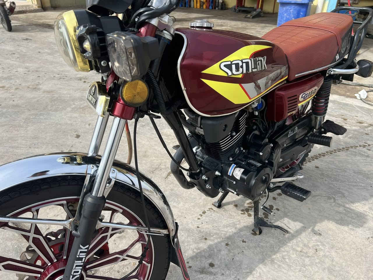 سيفان 24 محرك 200. كفاله عامه 
السعر 675 
العنوان بلدروز

***********
