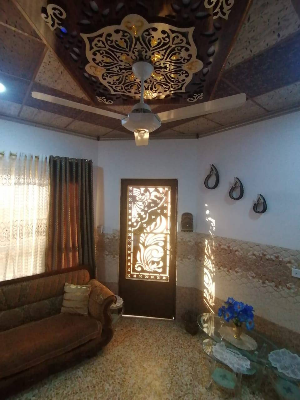 كود ( 274 )
دار للبيع في حي الحدباء توزيع -ج- طابو ملك صرف
المساحة : 100 متر
الواجهة : 5 متر
الطابق الاول : غرفة نوم وهول واستقبال ومطبخ وصحيات وكراج
الطابق الثاني : غرفتين نوم وهول وصحيات + بيتونة
بناء 2020
لمعرفة كافة الاسعار يمكنكم الانضمام الى قناة التلكرام عبر 
الرابط ادناه : 
https://t.me/realestatemhnd
للاستفسار اكثر يرجى الاتصال على الارقام التالية: 
***********
***********
***********
 نستقبل عروض البيع والشراء والايجار في اغلب مناطق ساحل 
الموصل الايسر
 عنوان المكتب : الموصل حي الصديق بداية شارع 20 قرب مركز جباية كار مكتب مهند الحجيات
