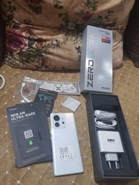 انفنكس زيرو الترا • كاميرا ٢٠٠ ميجا • ٢٥٦/١٢