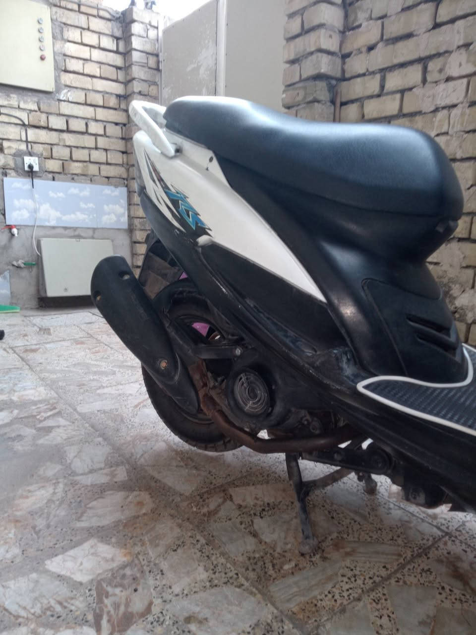 سلام وعليكم دراجهه ماكس عدله للبيع ♌

الصالنصه كاتم رياضي ✅

صح بيها نقوص بصيطه مثل الكسل مالها كايم 

يرادله تجفيت + سلف شغال+ الهندر شغال بس يردله قبق هندر

الكهربائيات شغال 100/100 اروقها كامله السعر 400 
***********
