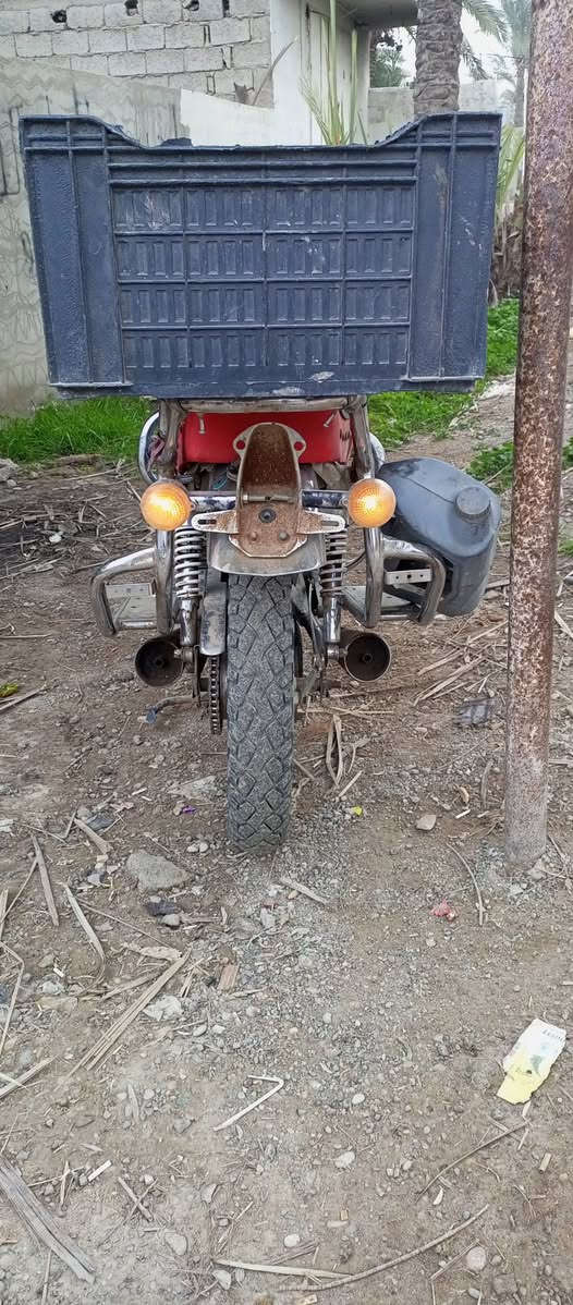 السلام عليكم ورحمه الله وبركاته 
دراجه جني نضيفه حلوة نقصها بس السلف 
مكانها الخالص الأسود بدون أوراق سعرها 300 
رقم تلفون ***********
