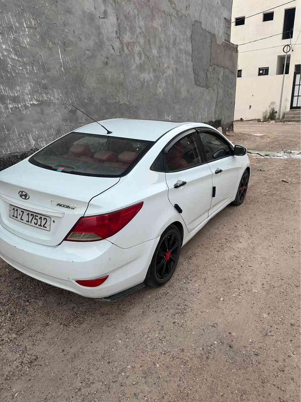 سياره اكسنت موديل 2011 كامل مواصفات وارد خليجي محرك 4 سلندر 1600 سيسي بيها جاملغ امامي جهة السايق مبدل بالوكاله سياره نظيفه ما عايزها شي  ماشيه 130 الف كيلو كير ومحرك مكفولات بالواقع احلى من الصور بهواي السياره مال طالب جامعه من البيت للدوام السعر 95 وبيها مجال بسيط حگ الجيه
التواصل اتصال او واتساب 
*********** الرمادي, الأنبار
