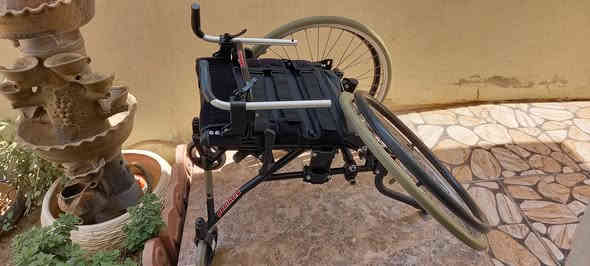 كرسي متحرك سويدي جديد غير مستخدم خفيف الوزن عرض المقعد ٣٩ سم، سعر ٣٥٠ الف، كركوك، 
*********** للاتصال
