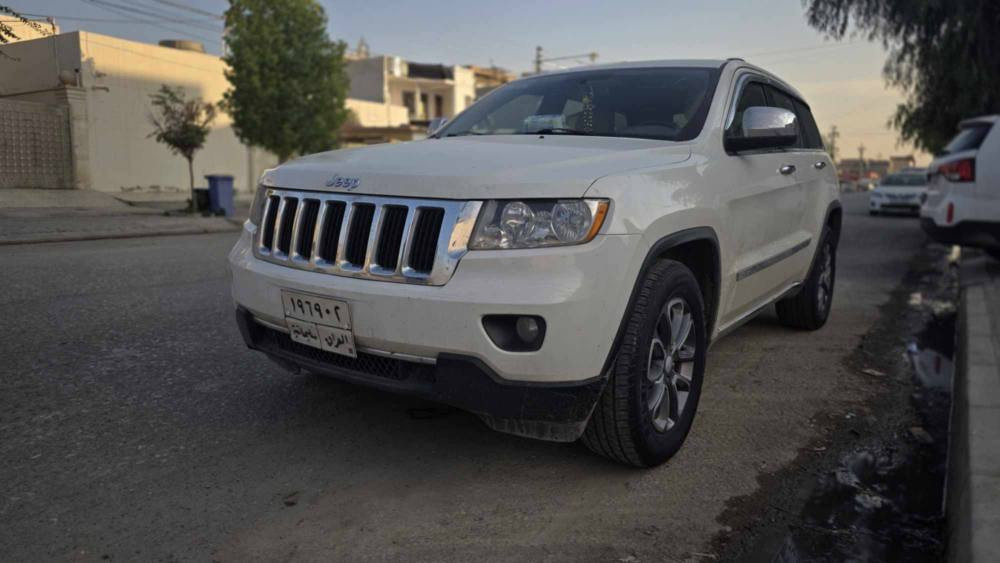 بسم الله بةناوي خوا *********** ؤ ***********جيب لاريدوو موديل2011 بةناوي خووما  مةكينة 6 پستوون بةسمة رادارة كير عادي و تماتيك سيارةكة هيجي پيوة نية گؤشن جلدا بيلاد  سيارةكة وةك وينةكة پاكة دةفتر بانزيني هةية كير مكينه تبريد بةشرت 4تاية تازةية 4ويل جواني لةسةرة سعري سيارةكة 👈180 👉 مجال دكوك, كركوك
