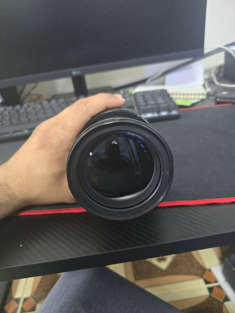 عدسة نيكون 24-120  f/4 الغنية عن التعريف (بطلة المناسبات والـ All-in-one) أريد أبيعها.
عدسة نيكون 24-120  f/4 الغنية عن التعريف (بطلة المناسبات والـ All-in-one) أريد أبيعها 
النظافة: تقدر بـ 80% (العدسة مستخدمة ومشتغلة وتعبانة شوية من برا، يعني بيها آثار استخدام خارجي واضحة).
​العدسات الداخلية: نظيفة وتطلع لك صور حادة وممتازة

للأستفسار *********** .
