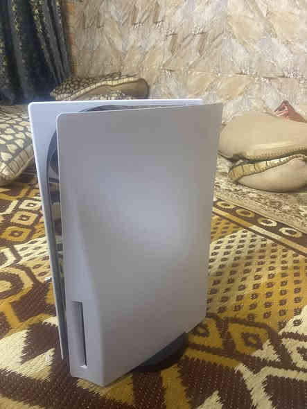 بلي ٥ للبيع تكدر تهكرة مع جوستك اصلي + وجوستك بلي ٤ + usp السعر ٦٠٠ مكاني بغداد 
***********
او خاص
