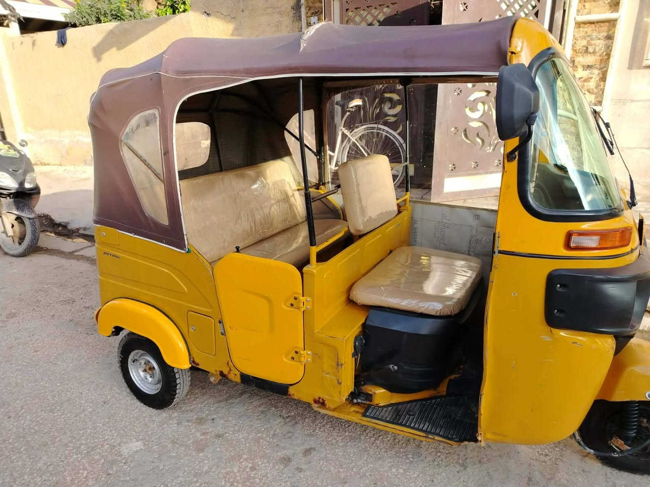 تكتك باجاج 2021 السعر 8 وبيها مجال بسيط المكان الدوره ابو دشير ***********
