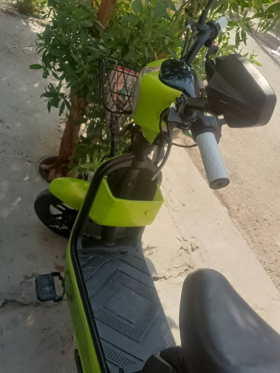 السلام عليكم دراجه شحن للبيع ما بيه لا سله ولا جاملغ والدراجه رايده 150 قفل هاذه سعر نهاهي مكاني بغداد الشعب الرقم ***********
