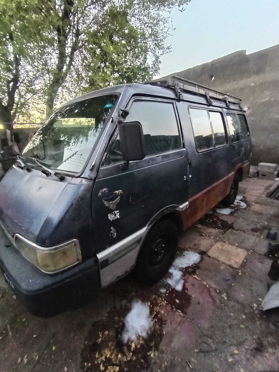 للبيع كيا بستا موديل 94 رقم بغداد حمل سنويه لل ٣٠ مكينه وكير خير من الله كهربائيات كله شغاله تخم تاير جديد باتري جديد دينمو جديده بور و مشط جديد صدر جديد مكان السياره بغداد السعر ٣٢ وبيه مجال ***********
