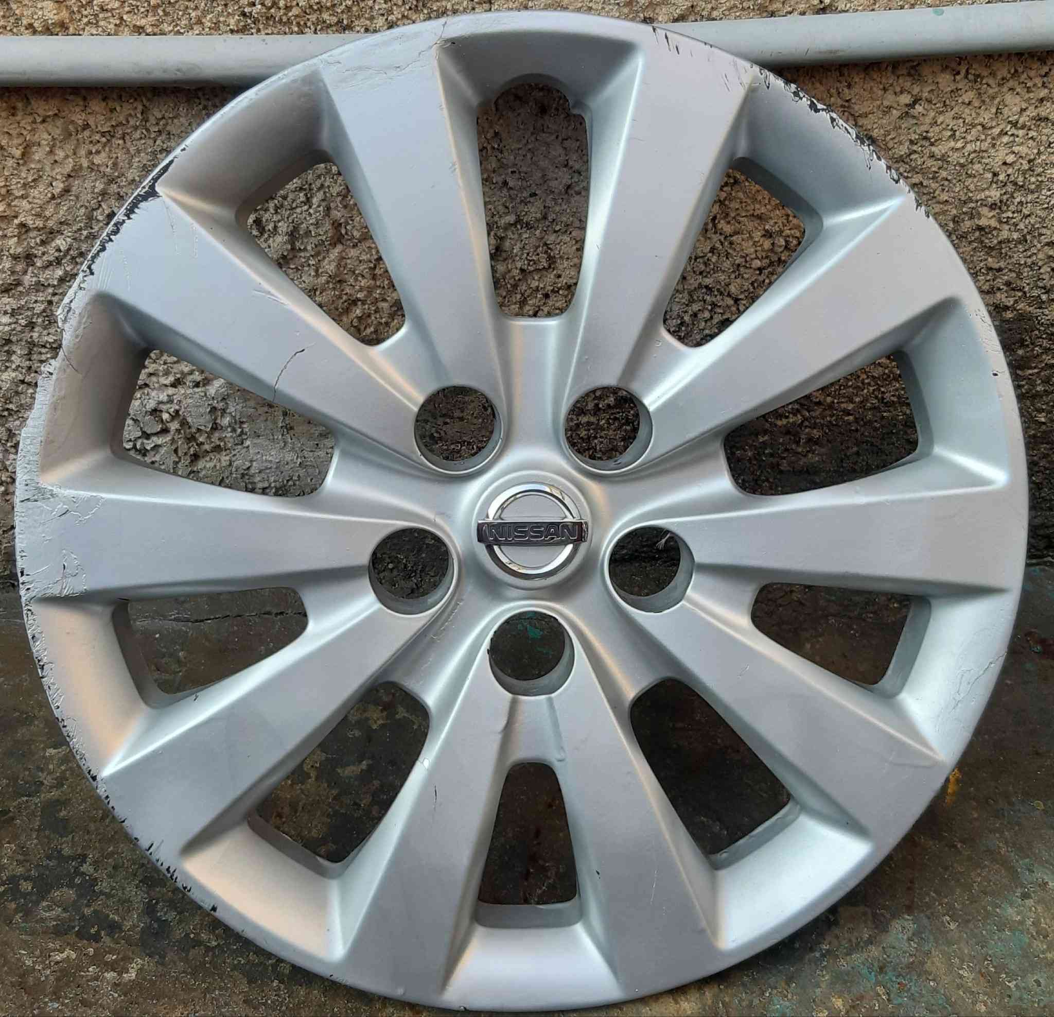 السلام عليكم ورحمة الله وبركاته 
كبات نيسان بدون ضرر تخم حجم 16 مع تاير تك حجم 16/60/205 السعر 50 الف للاتصال  ***********
