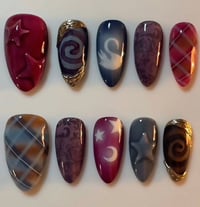 ✧･ﾟ: ✦ Swan Nails ✦ :･ﾟ✧  أظافر بتصميم بجعة مع رمز الولادة من جديد ✦ ت...