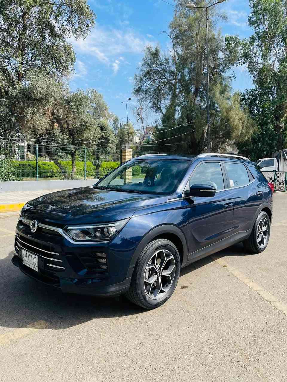 كوراندو الكوري للبيع 
سانغ يونغ كوراندو موديل 2023 رقم بغداد 
السيارة كورية 
محرك 2000cc المرغوب
ماشية  21ألف   
فول مواصفات 
فتحه بلقماره
دخول ذكي 
تشغيل ذكي
دواخل لونين ابيضّ مطعم بالأسود 
مصابيح led
بلوجكترات ضبابية led
نضام سبورت رياضي شفتات بل ستيرن
كشافات نهارية
ويل كب 18
فول تحكم ستيرن
شاشة تعمل باللمس
تدعم نظام ابل كار بلي
و تدعم نظام الاندرويد
مري كهربائية
اشاراة مري
حساسات امامية خلفية
كامرة 
نظام أوامر صوتية

و بيها هواي مواصفات

اطلع بيها تراي وين ما تريد سيارة كلش حلوة
السياره اني اسدد مصرف لسنوية باسمي يعني اليشتري اسويله وكاله 
السعر 165 *********** مكان السيار بغداد الكاظمية بغداد, العراق
