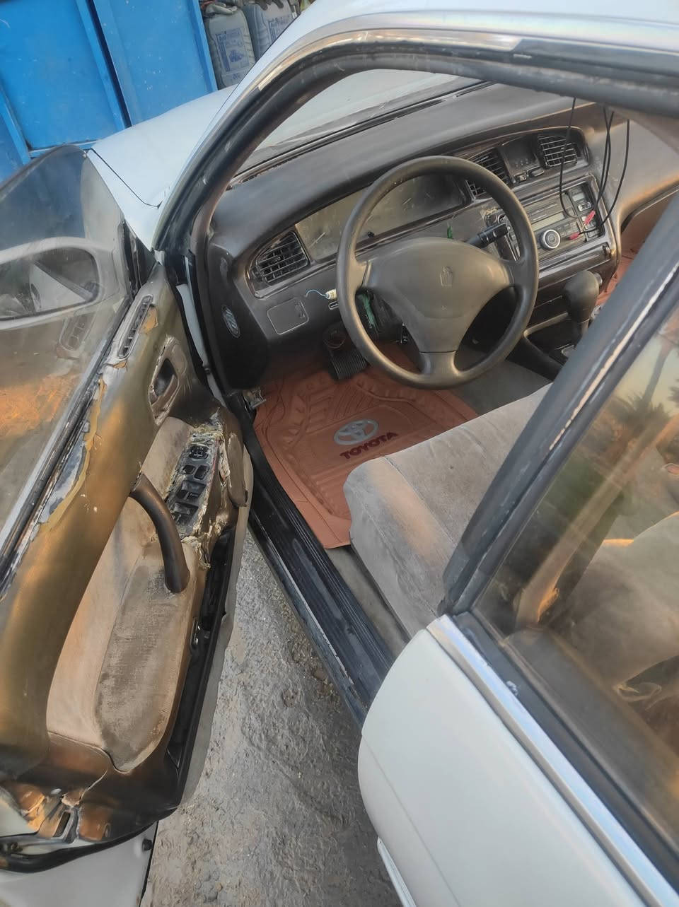 السلام عليكم 
لبيع بطه متصل لون لؤلؤي1992 
رقم نجف مشروع وطني تحويل
 مباشر سنويه مجدده لل 2027 
گير ومكينه 2500 شرط النظافه السياره 
٣٥وبيها مجال  السياره بيه كصه جنطه
للاتصال.***********
